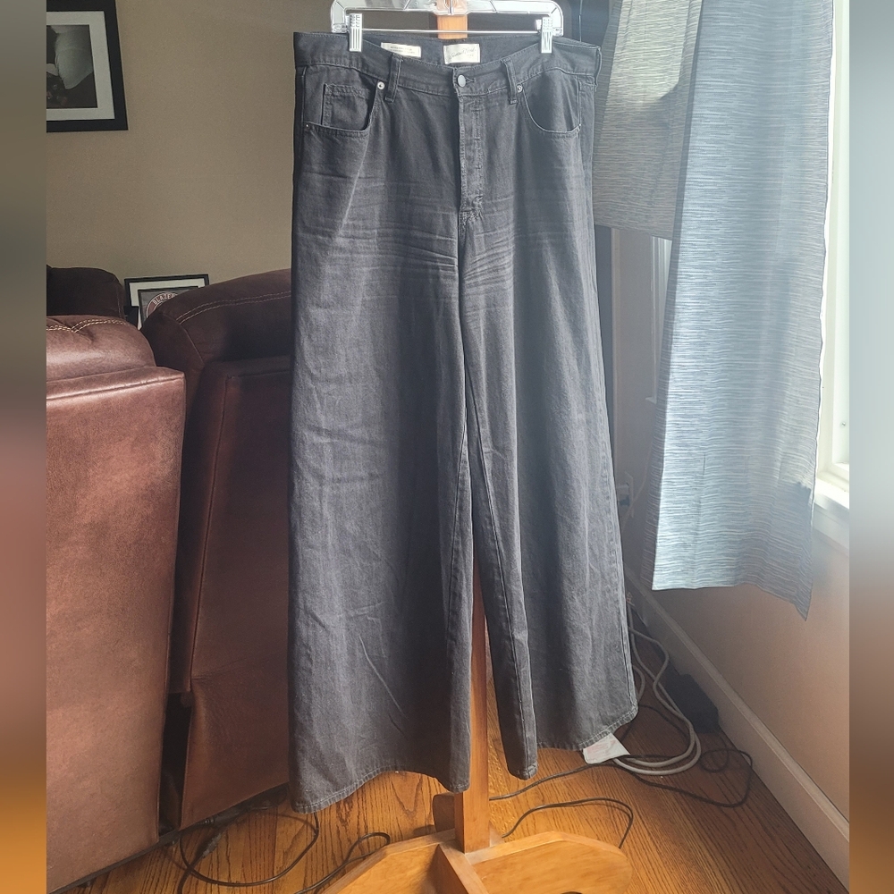 Universal Thread Charcoal Wide Leg Jeans